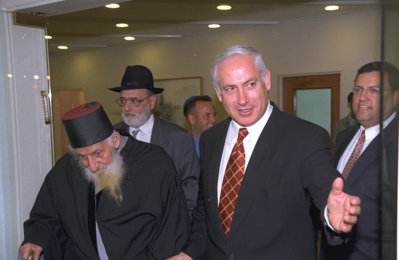 Prime Minister Benjamin Netanyahu and Rabbi Yitzhak Kaduri meet at prime minister's office, Sept. 1997 (photo credit: AVI OHAYON - GPO)