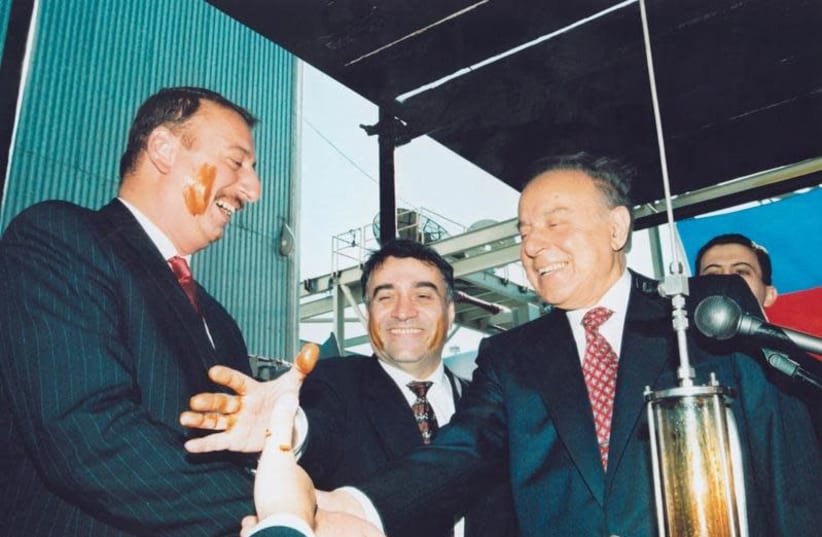 Former President of Azerbaijan Heydar Aliyev, current President of Azerbaijan Ilham Aliyev and former President of Socar, Natig Aliyev during the first oil  pumping  of the Contract of the Century  (photo credit: AZERTAC)