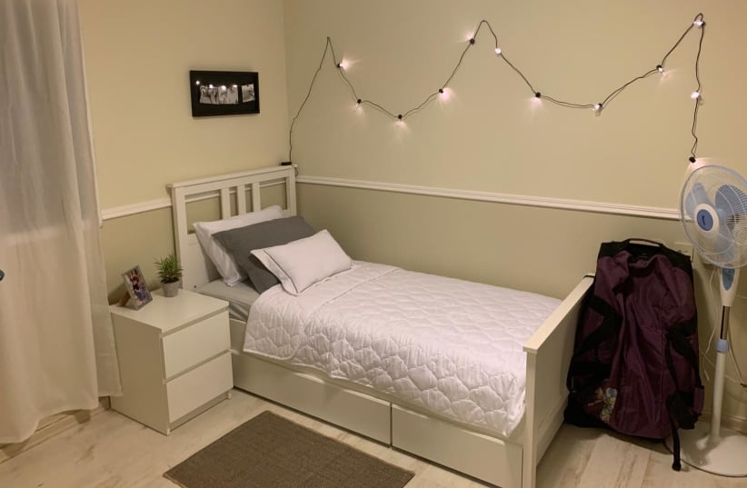 A bedroom in Beit Almog Shiloni, a new home for religious female lone soldiers that was opened in honor of Sgt. Almog Shiloni -a commander in the religious Netzach Yehuda battalion- who was killed in a terror attack at Tel Aviv’s HaHagana Railway Station in November 2014 (photo credit: DANIELLA HELLERSTEIN)