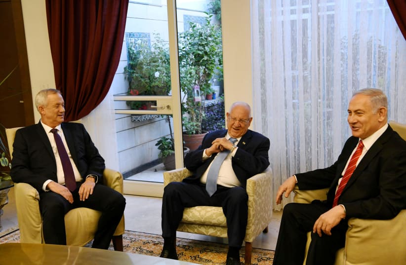 President Reuven Rivlin (center) meets with Prime Minister Benjamin Netanyahu (right) and Blue and White leader Benny Gantz, September 25 2019  (photo credit: AMOS BEN GERSHOM, GPO)