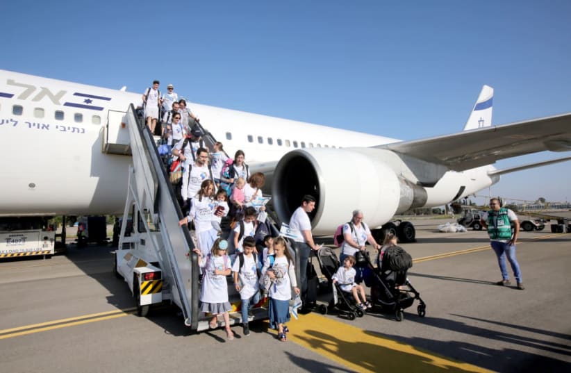 New immigrants from France disembark at Ben-Gurion Airport last year (photo credit: MARC ISRAEL SELLEM)
