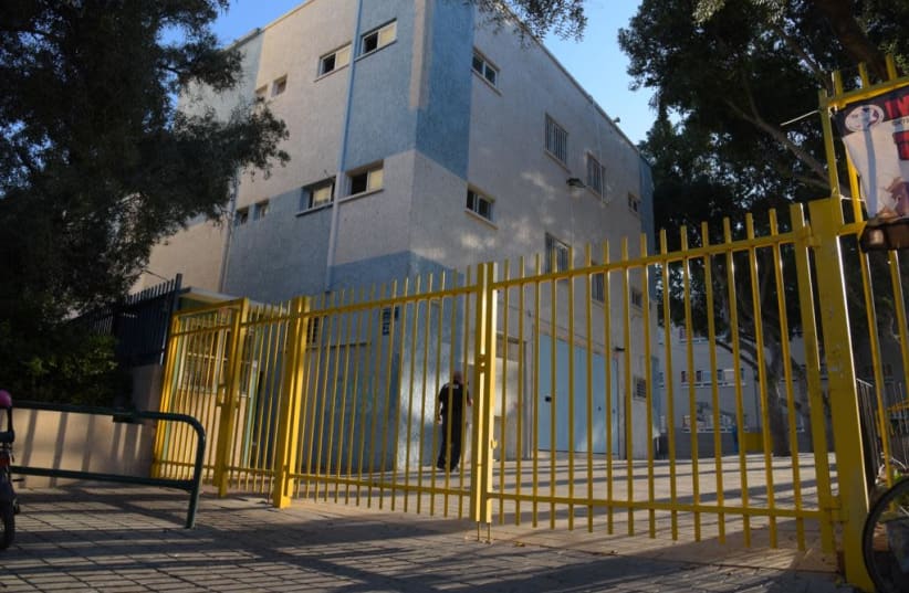 Schools close in Tel Aviv amid rocket threats (photo credit: AVSHALOM SASSONI/ MAARIV)