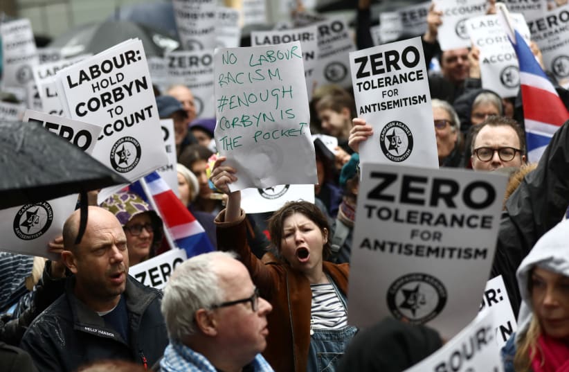 Demonstrators take part in an antisemitism protest outside the Labour Party headquarters in central London, Britain April 8, 2018 (photo credit: SIMON DAWSON/ REUTERS)