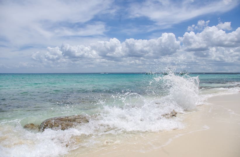 YOU CAN’T help feeling glad and grateful for blue skies and sunshine; the endless waves of the ocean rolling into the shore. (photo credit: Wikimedia Commons)