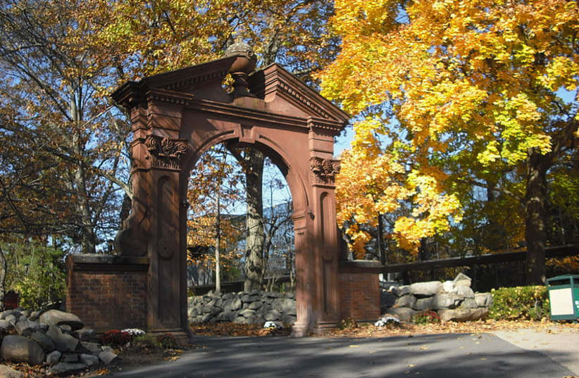 Arch at Ramapo College (photo credit: Wikimedia Commons)