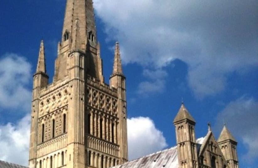 An image of the spire and south transept of Norwich Cathedral. (photo credit: Wikimedia Commons)