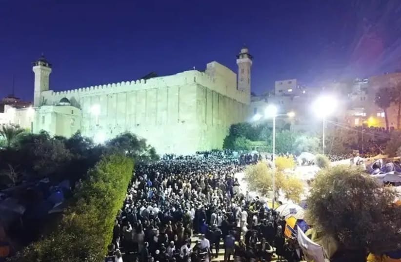 Thousands gather around the Tomb of the Patriarchs in Hebron for Shabbat Chayei Sarah. (photo credit: IDF)