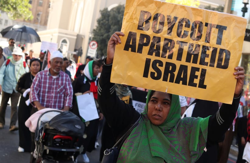 Protesters call for the severing of diplomatic ties with Israel during a march in Cape Town, South Africa, May 15, 2018 (photo credit: REUTERS/MIKE HUTCHINGS)