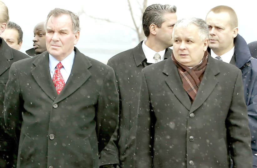 POLISH PRESIDENT Lech Kaczynski (right) and Chicago mayor Richard M. Daley in 2006 at Chicago’s statue of Polish-Chicago hero Thaddeus Kosciuszko. (photo credit: REUTERS)