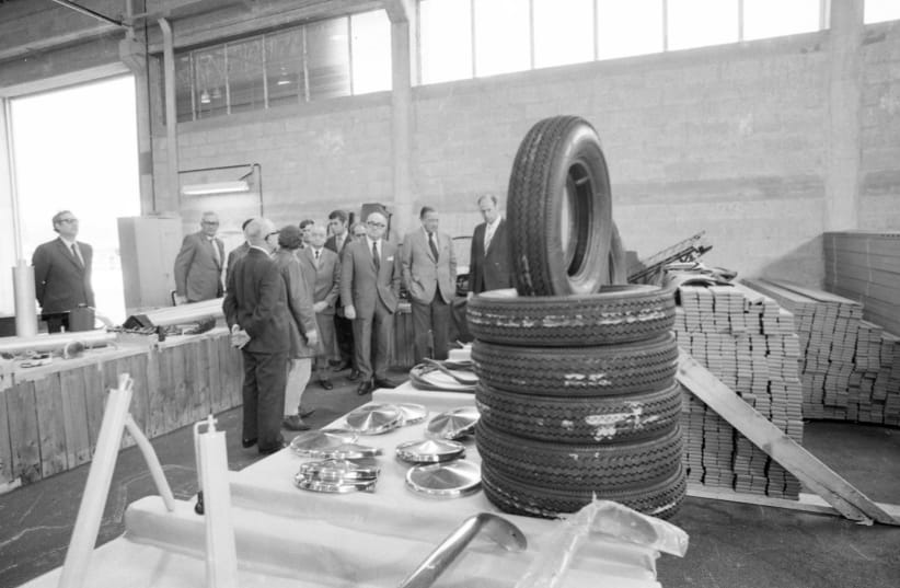 Ford visiting production plant in Israel  (photo credit: NATIONAL LIBRARY OF ISRAEL)