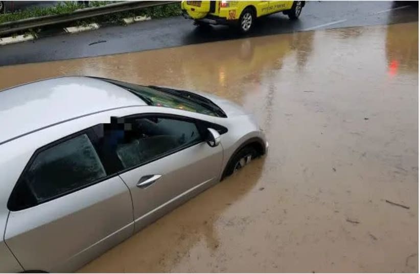 Flooding in Haifa  (photo credit: MAGEN DAVID ADOM)