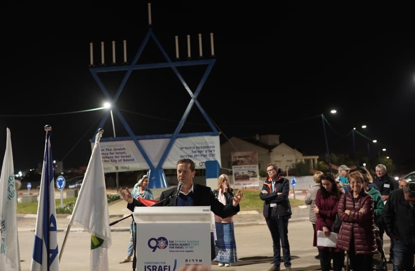 A giant hanukkiah from the Netherlands transferred to Sderot by the Jewish Agency, and inaugurated at a festive event in the presence of Jewish Agency Chairman Isaac Herzog and Sderot Mayor Alon Davidi (photo credit: DAVID SALEM-ZOOG PRODUCTIONS)