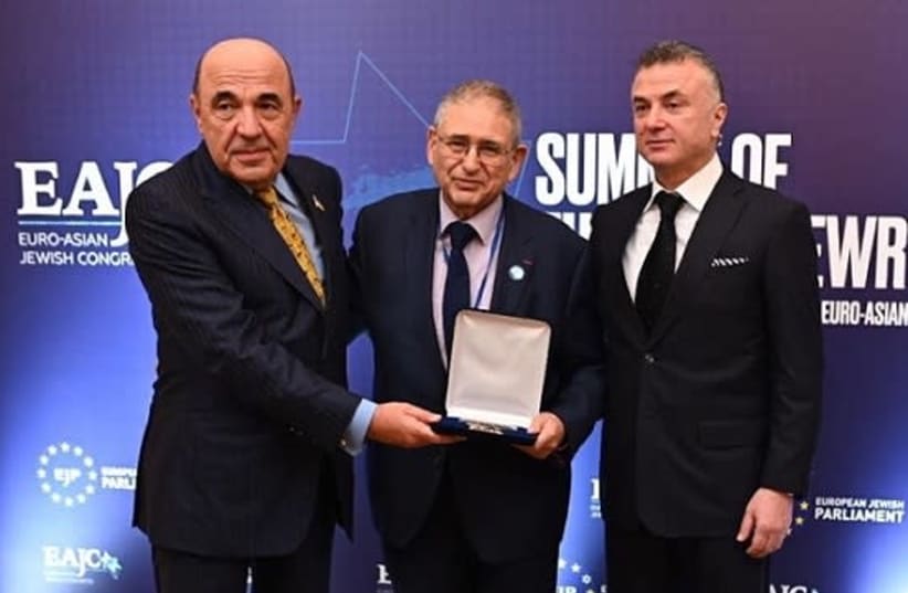 The Award ceremony, with: (left) Vadim Rabinovich, President of the 28-member-countries EJP and leader of the Parliamentary opposition in Ukraine ; (centre) Dr. Shimon Samuels ; (right) Dr. Michael Mirilashvili, President of the 37-member-countries EAJC (photo credit: SIMON WIESENTHAL CENTER)