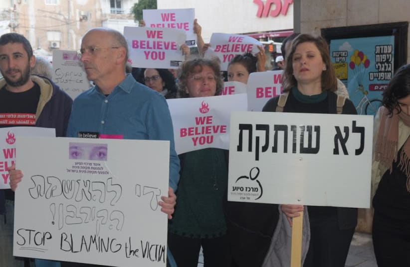Israelis rally outside Cypriot court in solidarity with British woman on January 7, 2020. (photo credit: AVSHALOM SASSONI/ MAARIV)