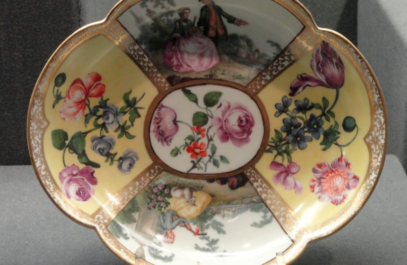 Illustration: Dish from a tea-service, c. 1740, this is an example of Meissen porcelain and not one of the objects currently in the Dutch collection   (photo credit: Wikimedia Commons)