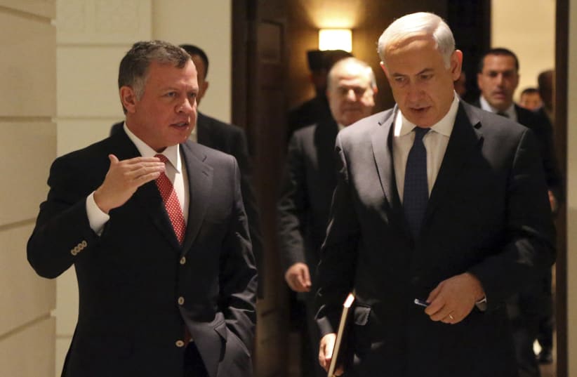 Jordan's King Abdullah (L) walks with Israel's Prime Minister Benjamin Netanyahu before their meeting at the Royal Palace in Amman January 16, 2014 (photo credit: REUTERS/JORDANIAN ROYAL PALACE/YOUSEF ALLAN/HANDOUT VIA REUTERS)
