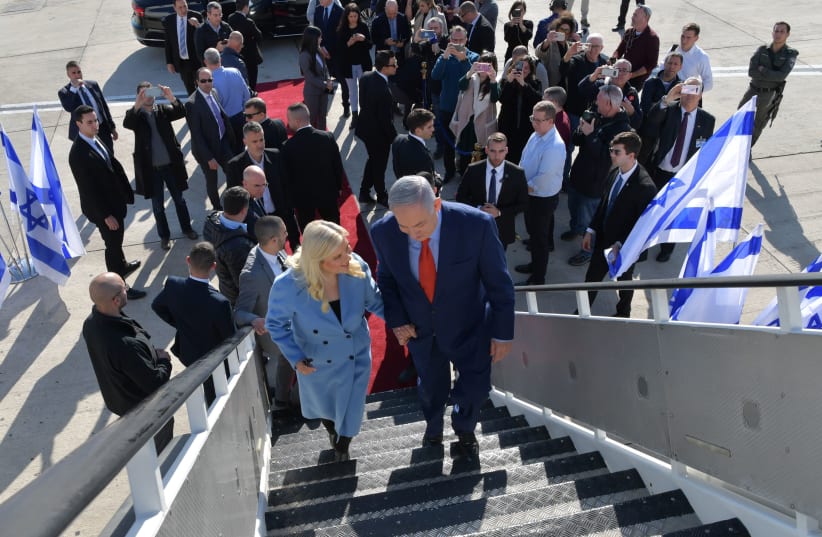 Prime Minister Benjamin Netanyahu and his wife, Sara, board a plane to the US, January 26, 2020. (photo credit: KOBI GIDEON/GPO)