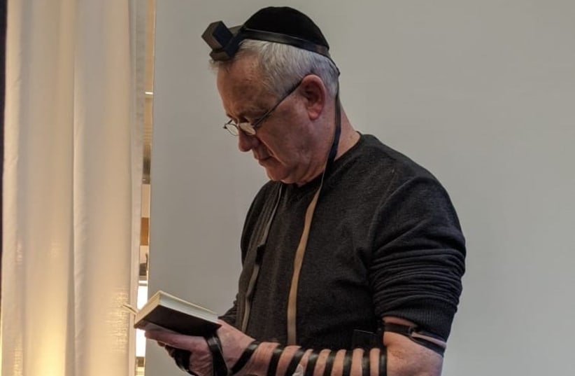 Benny Gantz forgets tefillin, borrows from Boro Park shop owner - Israel  News - The Jerusalem Post