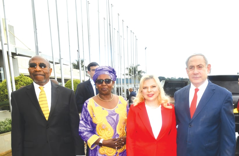 PRIME MINISTER Benjamin Netanyahu and his wife, Sara, with Uganda Prime Minister Ruhakana Rugunda and his wife, Jocelyn. (photo credit: HAIM ZACH/GPO)