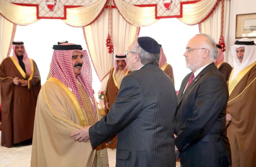RABBI MARVIN HIER (center) and Rabbi Abraham Cooper (right) of the Simon Wiesenthal Center meet with King Hamad bin Isa Al Khalifa in Manama, Bahrain, in February 2017.  (photo credit: Courtesy)