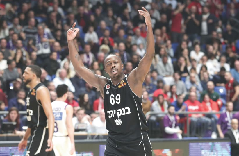 J’COVAN BROWN and Hapoel Jerusalem were pushed to the limit by Ironi Nahariya in last night’s State Cup final at Yad Eliyahu, but emerged with a narrow 92-89 victory to successfully defend its title. (photo credit: DANNY MARON)