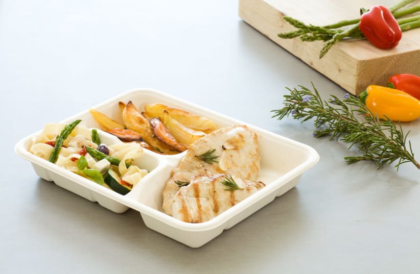A compostable, single-use food tray made by W-Cycle (photo credit: W-CYCLE)