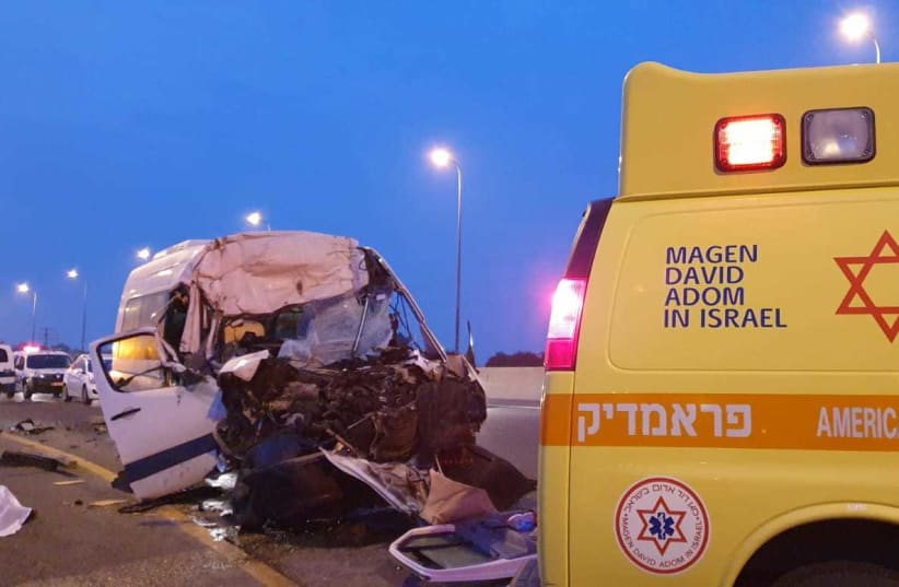 One dead, 10 injured in a tragic accident on route 40. (photo credit: MAGEN DAVID ADOM OPERATIONAL DOCUMENTATION)
