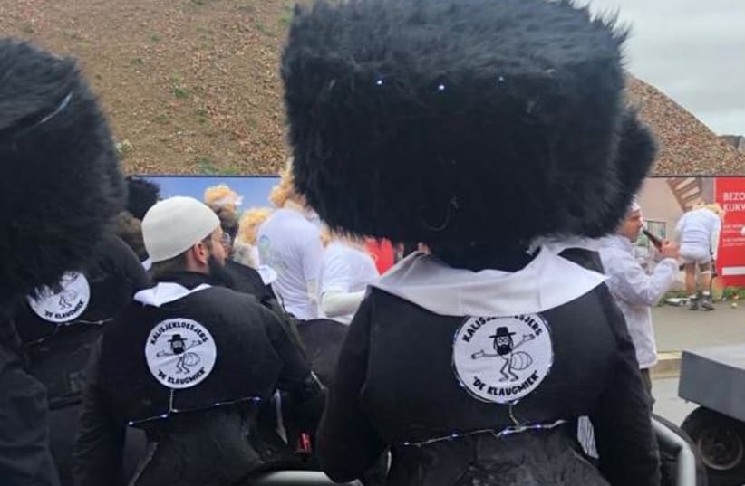 People wearing costumes that resemble Jewish religous people. The costume is called De Klaugmier, which means an ant who complains (photo credit: Courtesy)