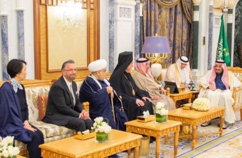 Rabbi David Rosen, board member of the KAICIID inter-religious dialogue group, in a meeting with Saudi King Salman bin Abdulaziz Al Saud other KAICIID board members (photo credit: COURTESY KAICIID)