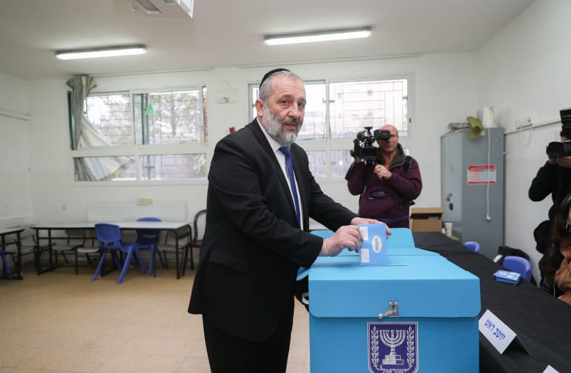 Shas party chairman and Interior Affairs Minister, Aryeh Deri, casts his ballot at a voting station in Jerusalem, during the Knesset Elections, on Marc 02, 2020. (photo credit: YONATAN SINDEL/FLASH90)