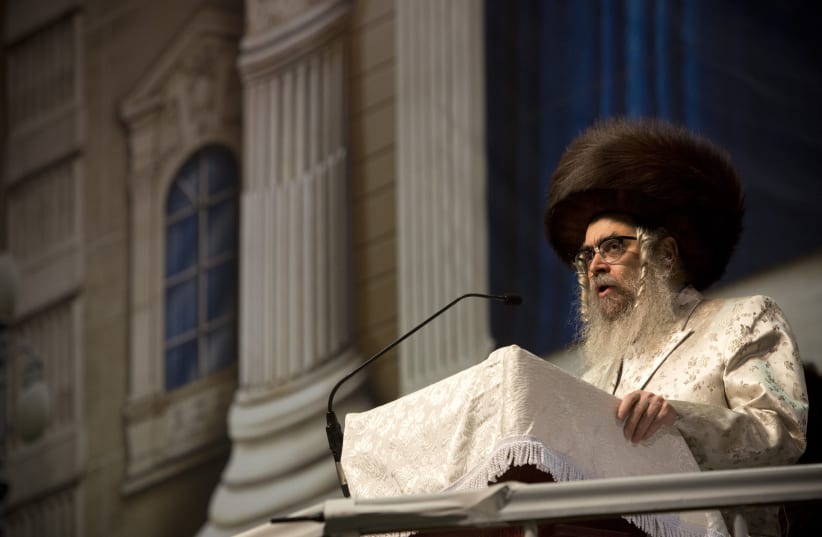 rand Rabbi Aaron Teitelbaum speaks at a mass gathering of Satmar Hasidic Jews in New York (photo credit: REUTERS/ANDREW KELLY)