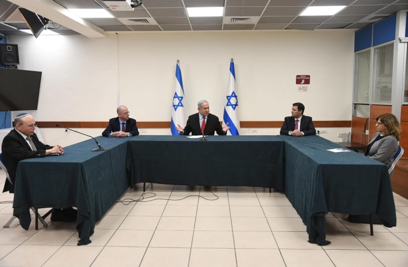 Prime Minister Benjamin Netanyahu meets with Arab medical professionals in Jerusalem (photo credit: HAIM ZACH/GPO)