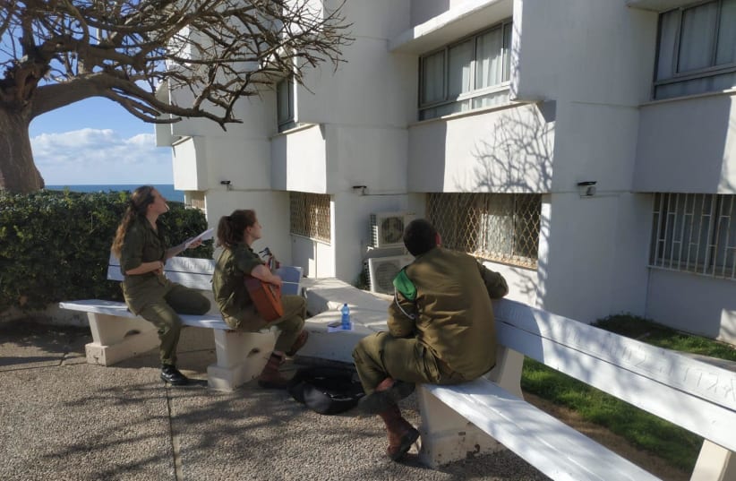170 lone soldiers at the IDF's quarantine center in Olga (photo credit: IDF SPOKESPERSON'S UNIT)