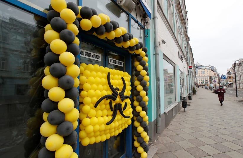 A warning sign made of balloons is on display outside a closed cafe, after the city authorities announced a partial lockdown ordering residents to stay at home to prevent the spread of coronavirus disease (COVID-19), in Moscow, Russia March 30, 2020. (photo credit: MAXIM SHEMETOV/REUTERS)