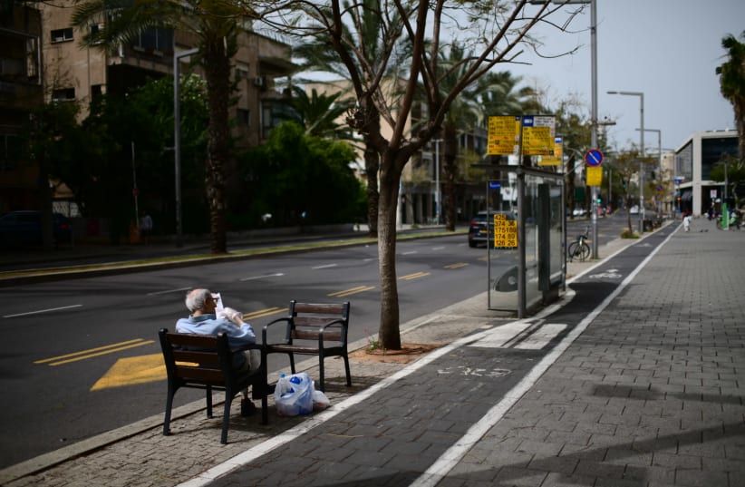 The empty roads of Tel Aviv  on March 27, 2020. The daily Israeli life has largely shut down with more cases of people being infected by the Coronavirus. (photo credit: TOMER NEUBERG/FLASH90)