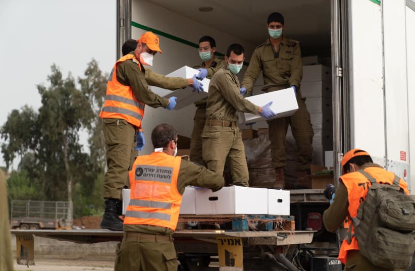 Soldiers of Israel's Home Front Command deliver food parcels to Bnei Brak, currently under coronavirus lockdown, April 5, 2020 (photo credit: IDF SPOKESPERSON'S UNIT)