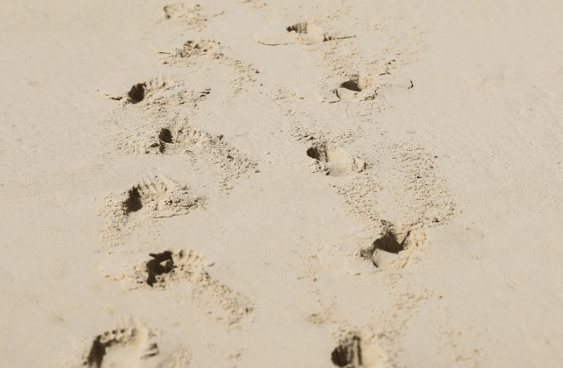 Footprints in the sand (photo credit: REUTERS FILE PHOTOS)