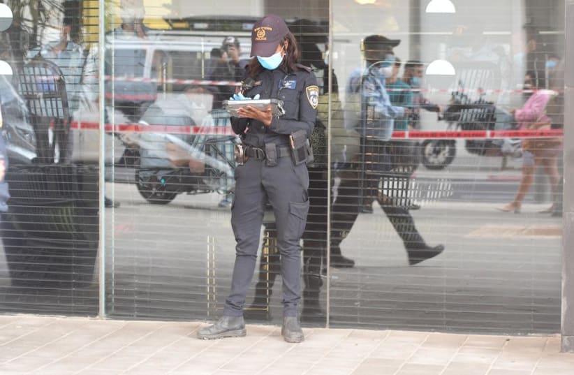 A police officer updates a criminal report (photo credit: AVSHALOM SASSONI)