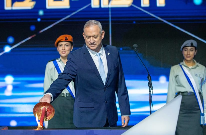 Blue and White leader Benny Gantz lights a torch at Israel's offical Independence Day ceremony on April 28, 2020 (photo credit: ELAD MALKA)