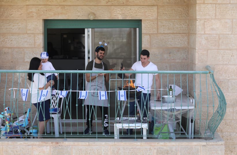 Israelis mark Independence Day 2020 by enjoying some grilled meat on their balcony  (photo credit: MARC ISRAEL SELLEM)