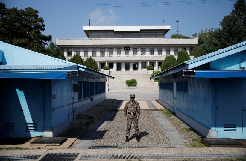 A South Korean soldier stands guard in the truce village of Panmunjom inside the demilitarized zone (DMZ) separating the two Koreas, South Korea, August 28, 2019 (photo credit: REUTERS/KIM HONG-JI/POOL)