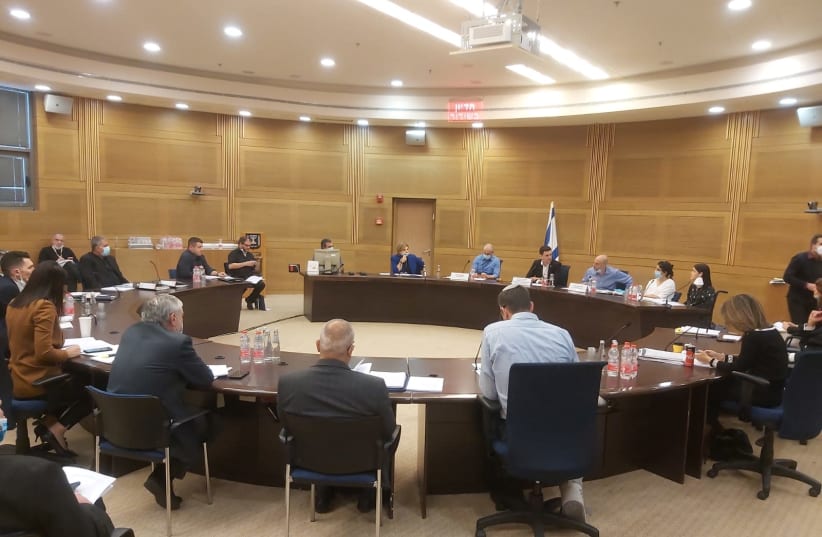Blue and White MK Eitan Ginsburg opens Sunday's meeting of the special Knesset committee legislating the bills required to form the next government. (photo credit: KNESSET SPOKESMAN'S OFFICE)