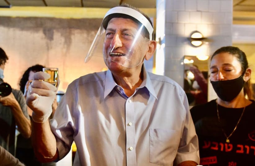 Tel Aviv Mayor Ron Huldai drinking at a bar in Tel Aviv (photo credit: AVSHALOM SASSONI/MAARIV)