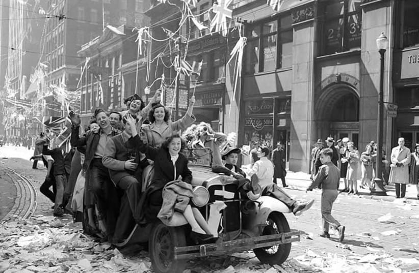 V-E DAY celebrations on Bay Street, Toronto, May 1945. (photo credit: Wikimedia Commons)