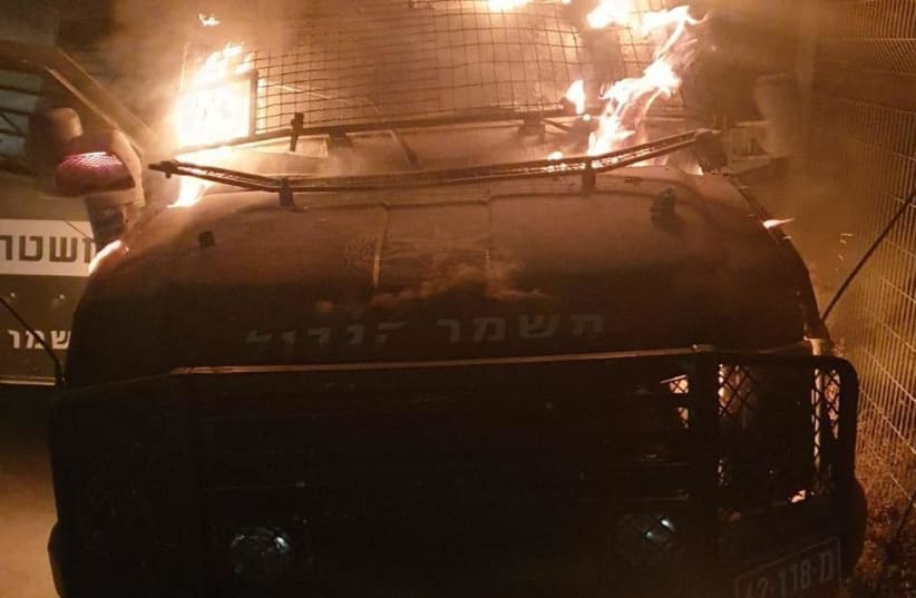 A Border Police vehicle burnt down by firebombs east of Jerusalem (photo credit: POLICE SPOKESPERSON'S UNIT)