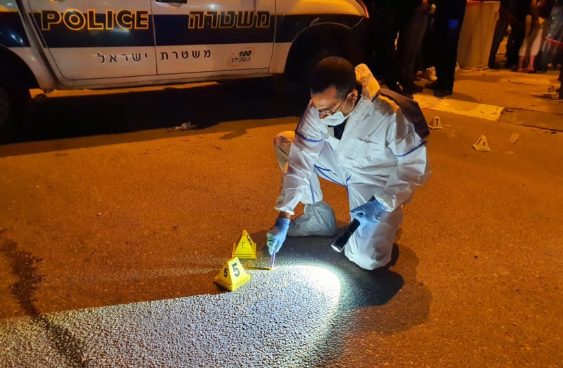 Police investigating a crime scene  (photo credit: POLICE SPOKESPERSON'S UNIT)