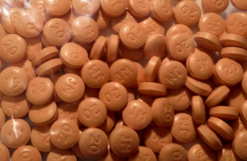 Famotidine 20mg generic tablet (photo credit: Wikimedia Commons)