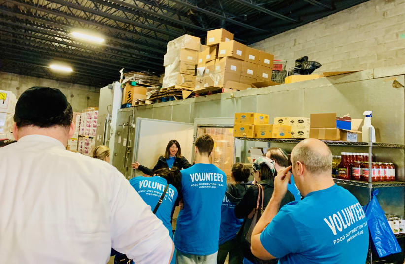 Volunteers at a food distribution center in New York run by the Met Council on Jewish Poverty.  (photo credit: MET COUNCIL)