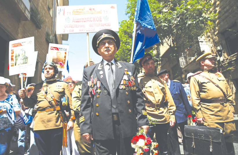 JEWISH RED ARMY veterans take part in a Jerusalem parade marking Victory Day, the anniversary of the victory of the Allies over Nazi Germany, in 2016 (photo credit: BAZ RATNER/REUTERS)