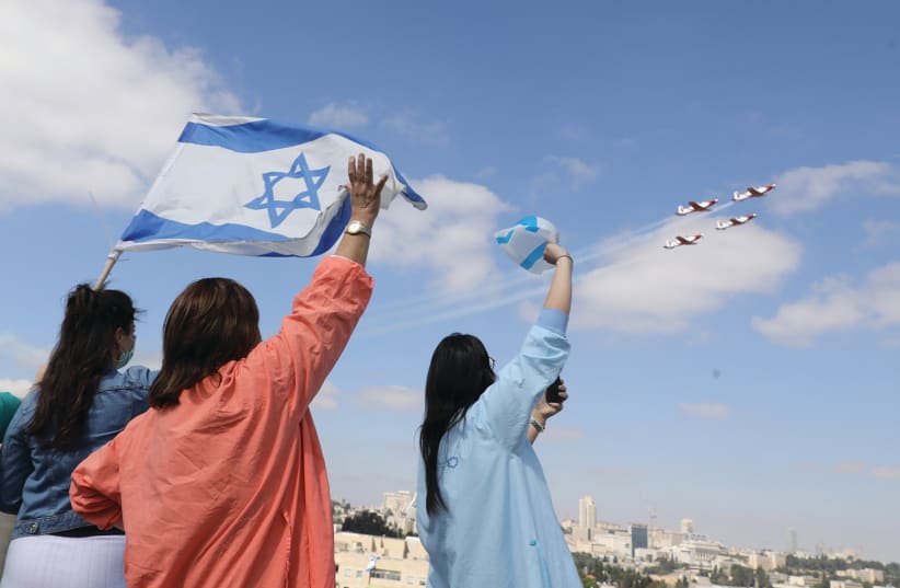 Staff at Shaare Zedek Medical Center in Jerusalem wave at the IAF flyover on Independence Day.  (photo credit: MARC ISRAEL SELLEM/THE JERUSALEM POST)